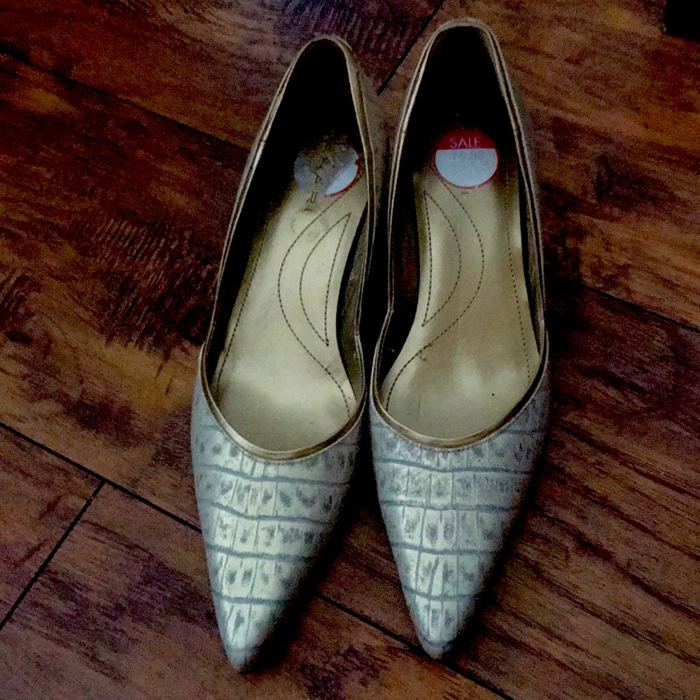 Tahari golden shoes